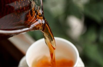 普洱茶的演变历程：从古代药用到现代商业化生产