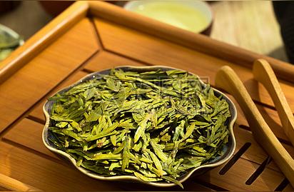 龙井茶的传奇故事：追溯一个古老村落的传统