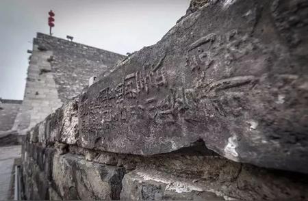 南京栖霞区揭秘：2万块明代古砖惊现考古现场