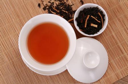 揭秘：绿茶是否真的伤胃？红茶能否养胃？