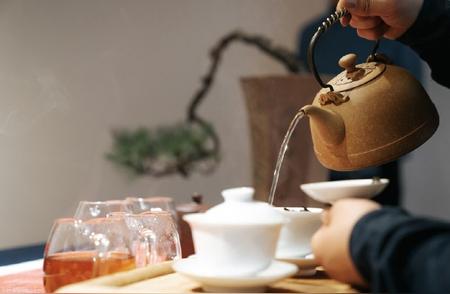 铁观音茶的分类之谜：究竟是绿茶还是红茶？